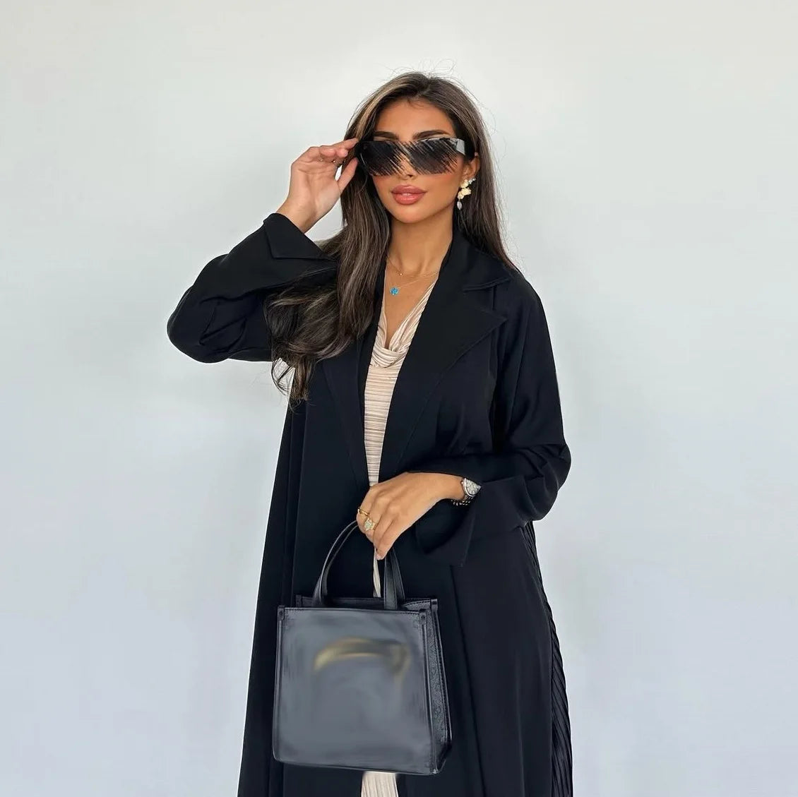 Ensemble Abaya Modeste Plissé Noir avec Hijab Assorti