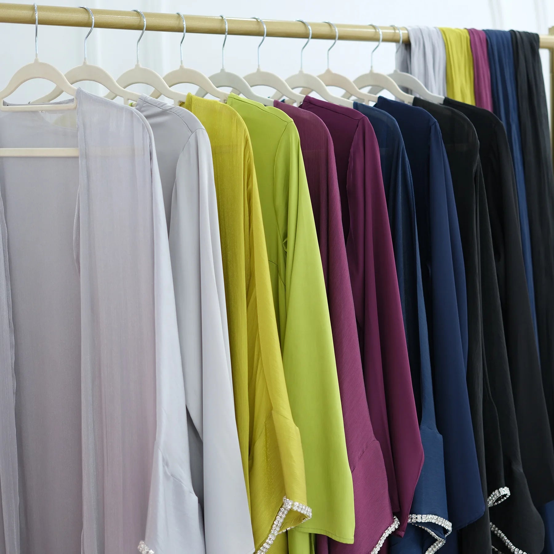 Abaya moderne fluide style Dubai chic