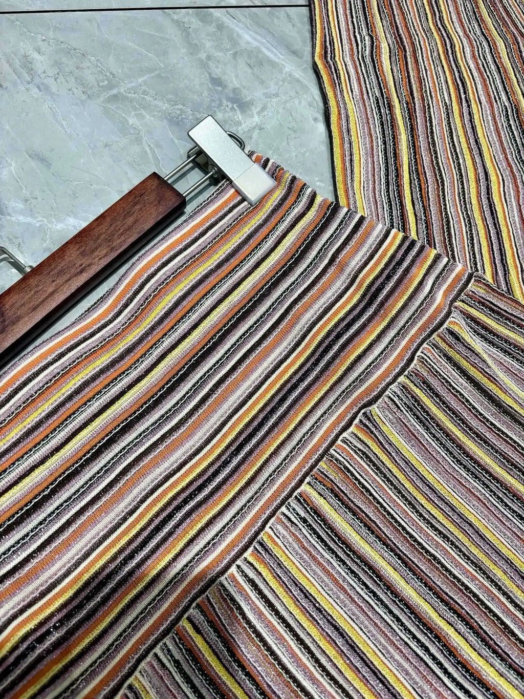 LAYAR – Ensemble tricoté de luxe 2 pièces, haut sans manches à col licou et jupe longue rayée