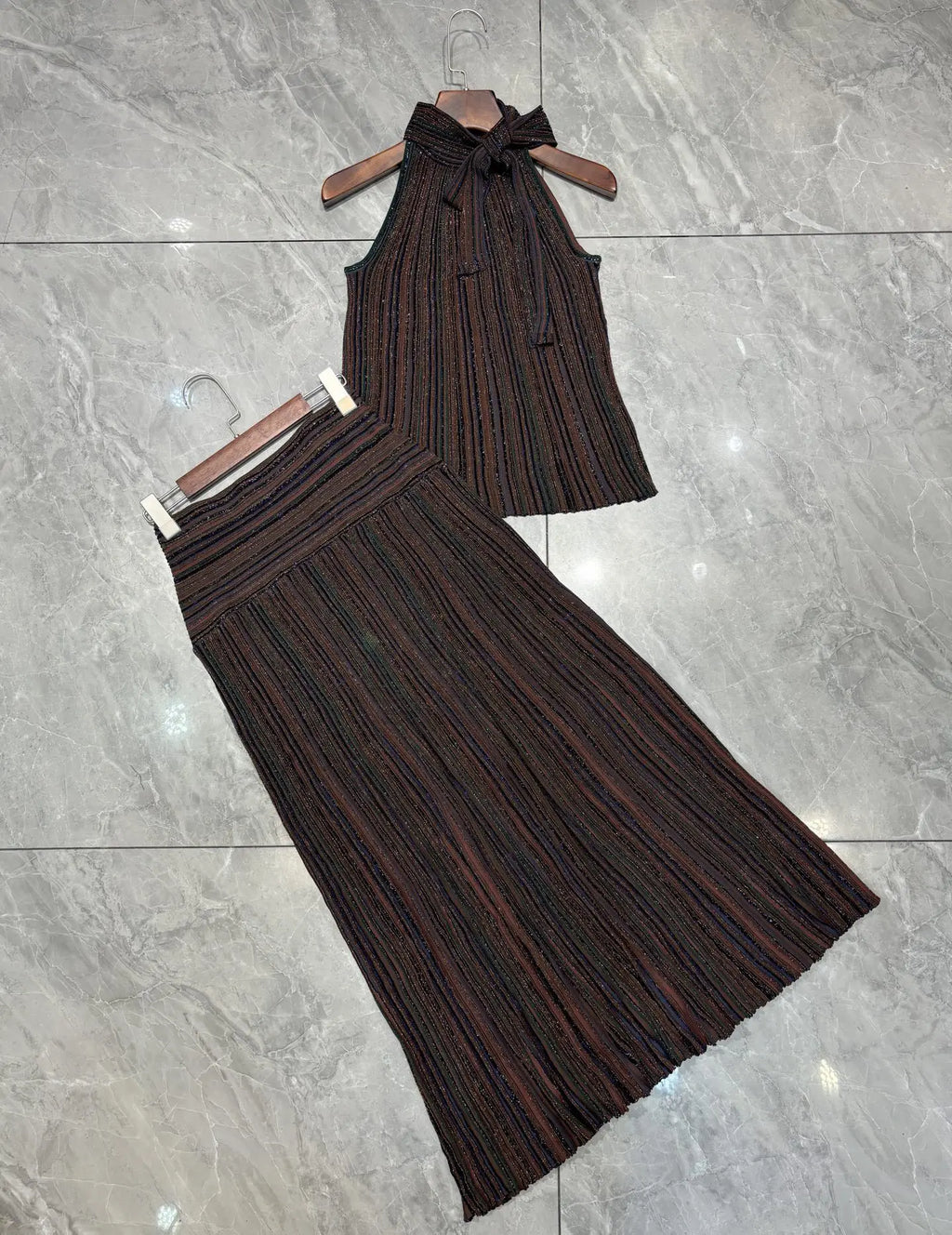 LAYAR – Ensemble tricoté de luxe 2 pièces, haut sans manches à col licou et jupe longue rayée