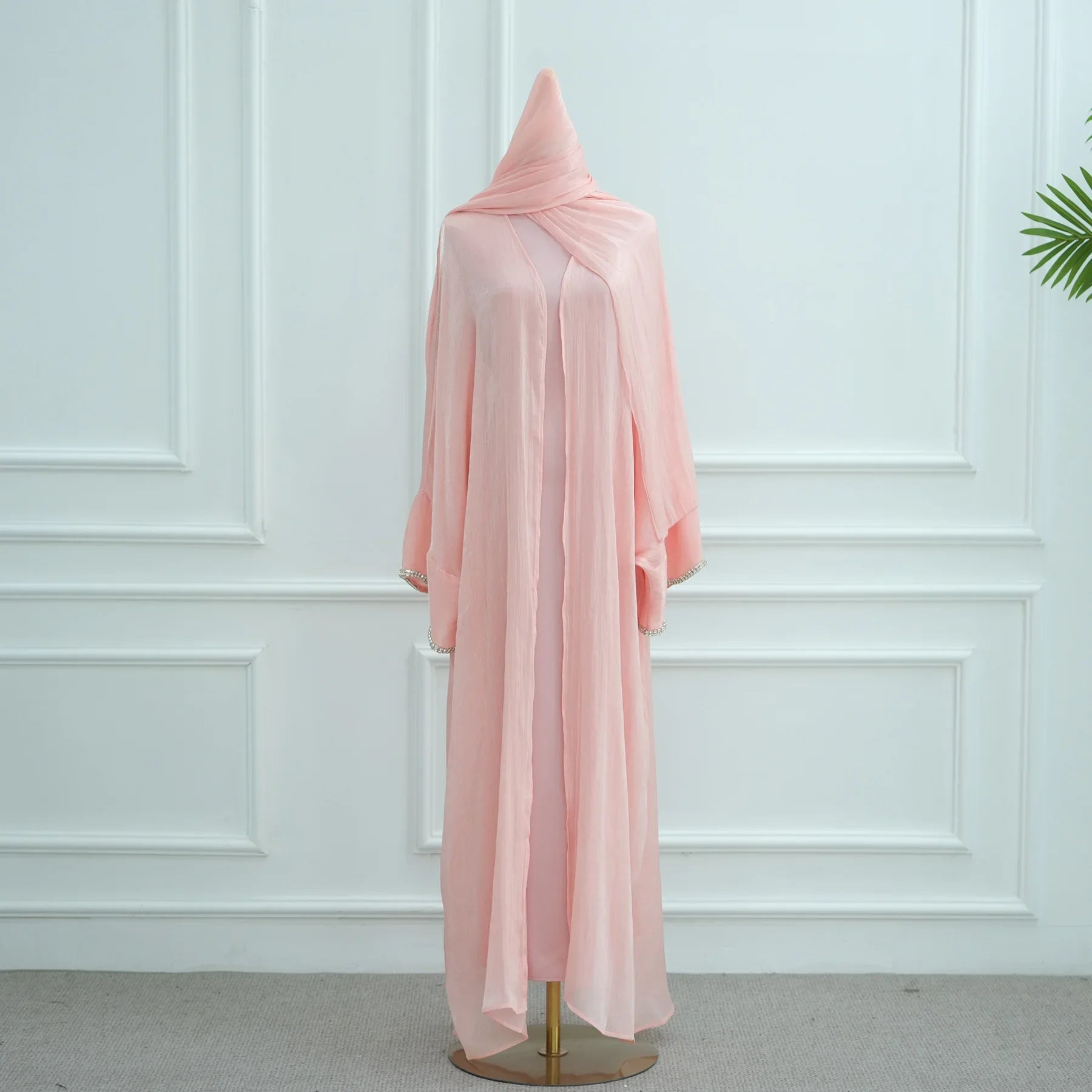 Abaya moderne fluide style Dubai chic