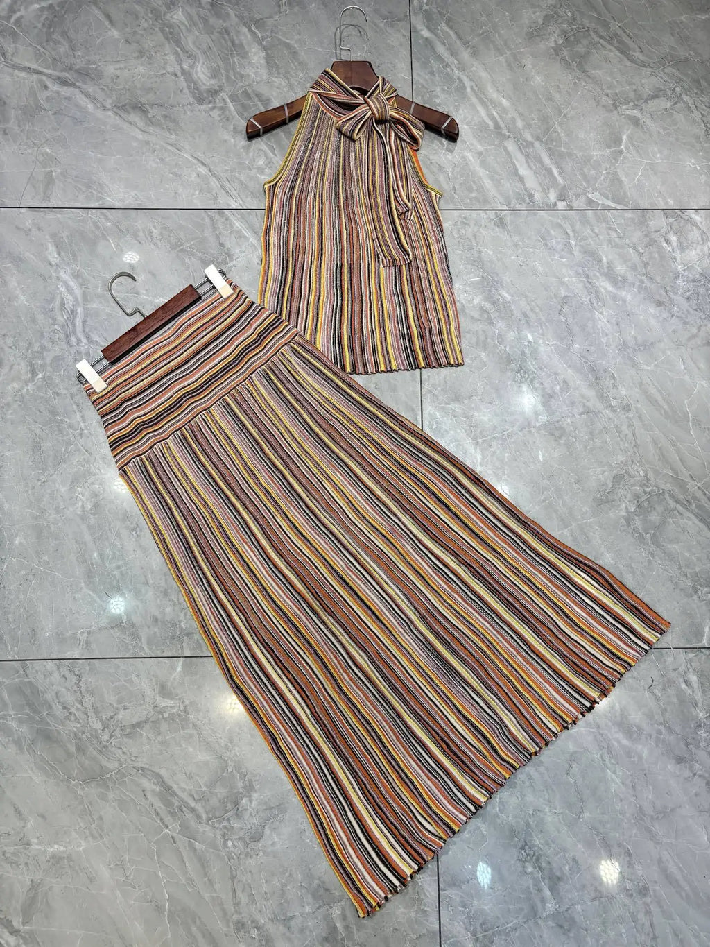 LAYAR – Ensemble tricoté de luxe 2 pièces, haut sans manches à col licou et jupe longue rayée