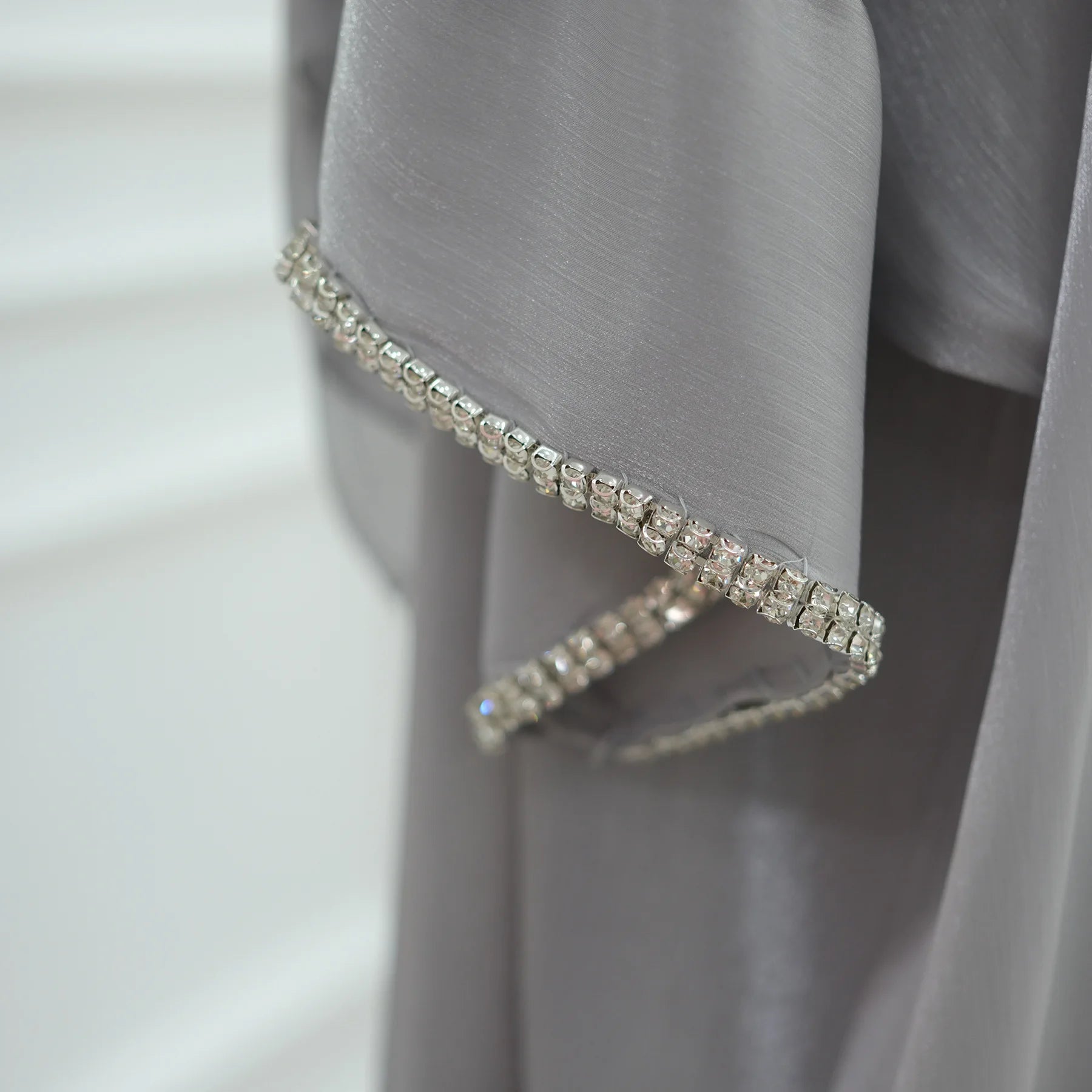 Abaya moderne fluide style Dubai chic