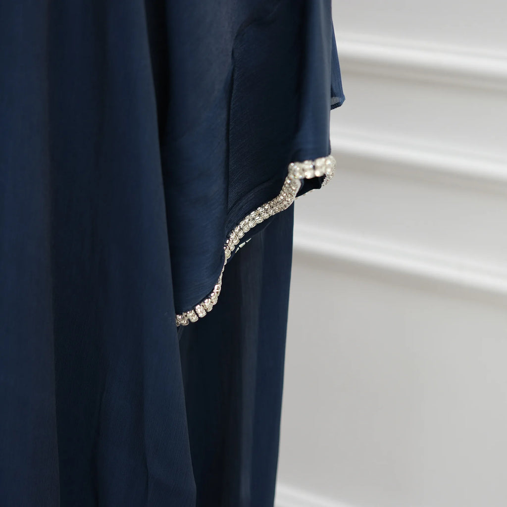 Abaya moderne fluide style Dubai chic