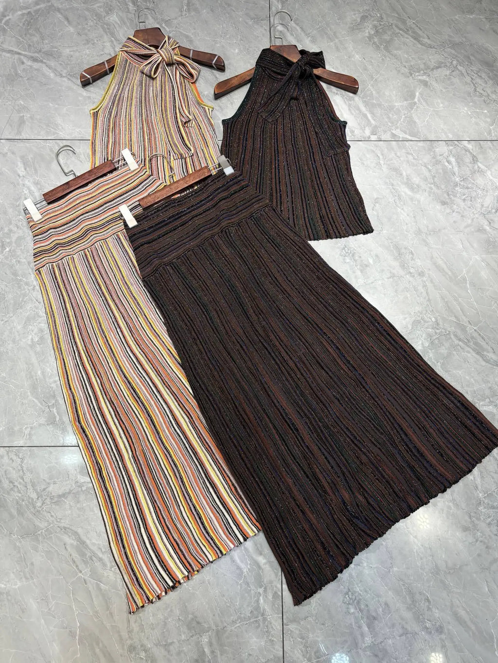 LAYAR – Ensemble tricoté de luxe 2 pièces, haut sans manches à col licou et jupe longue rayée