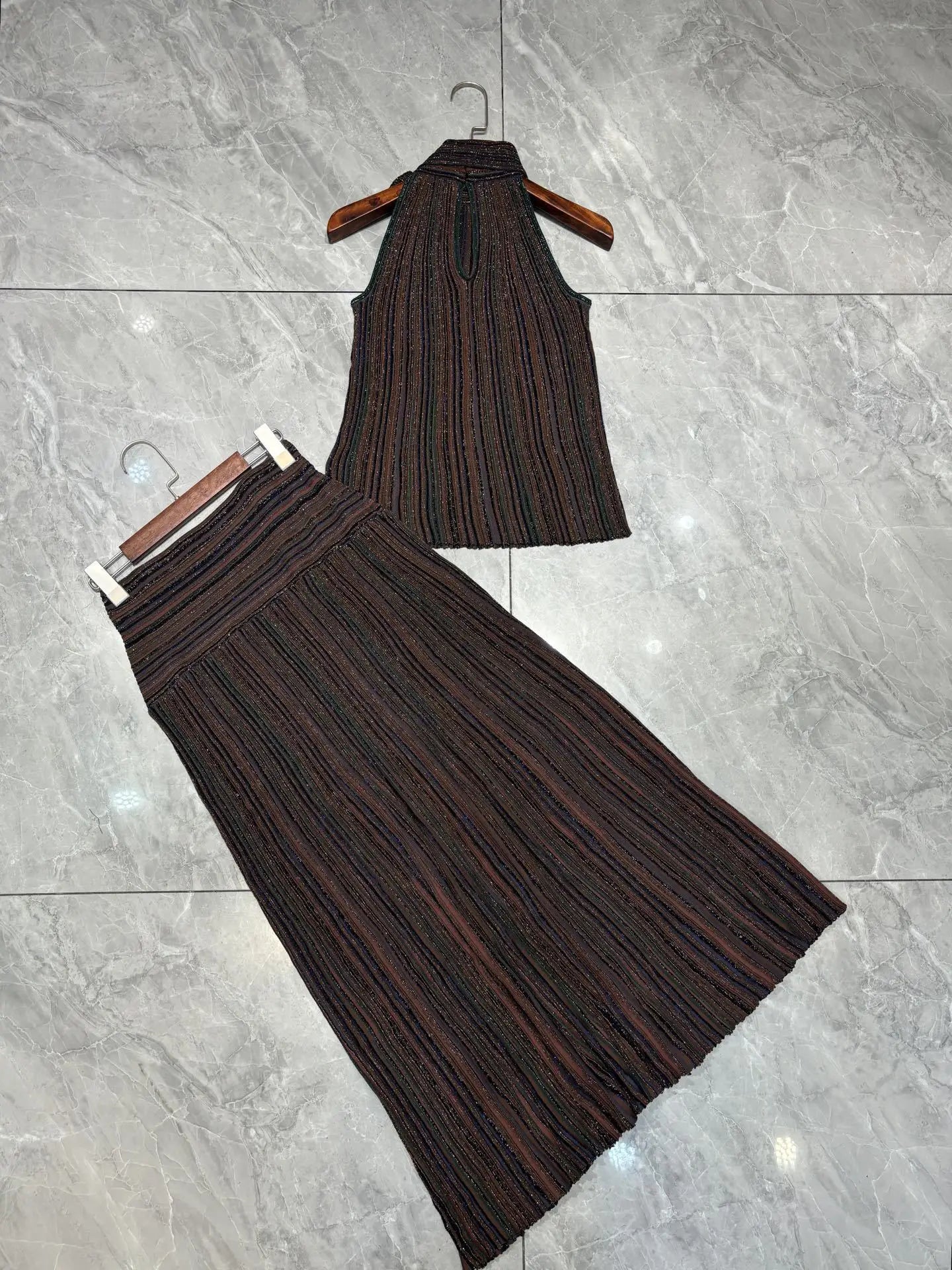 LAYAR – Ensemble tricoté de luxe 2 pièces, haut sans manches à col licou et jupe longue rayée