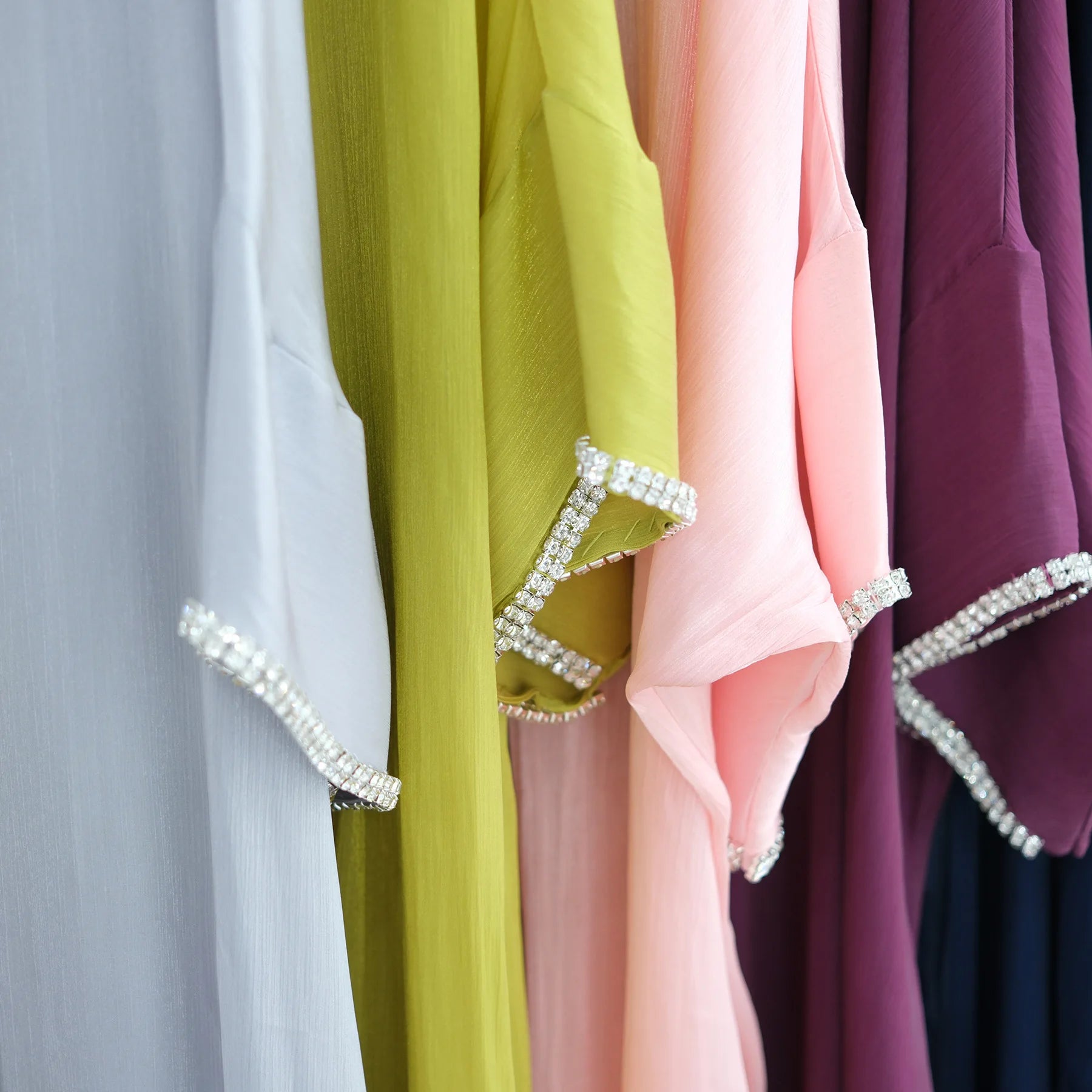 Abaya moderne fluide style Dubai chic