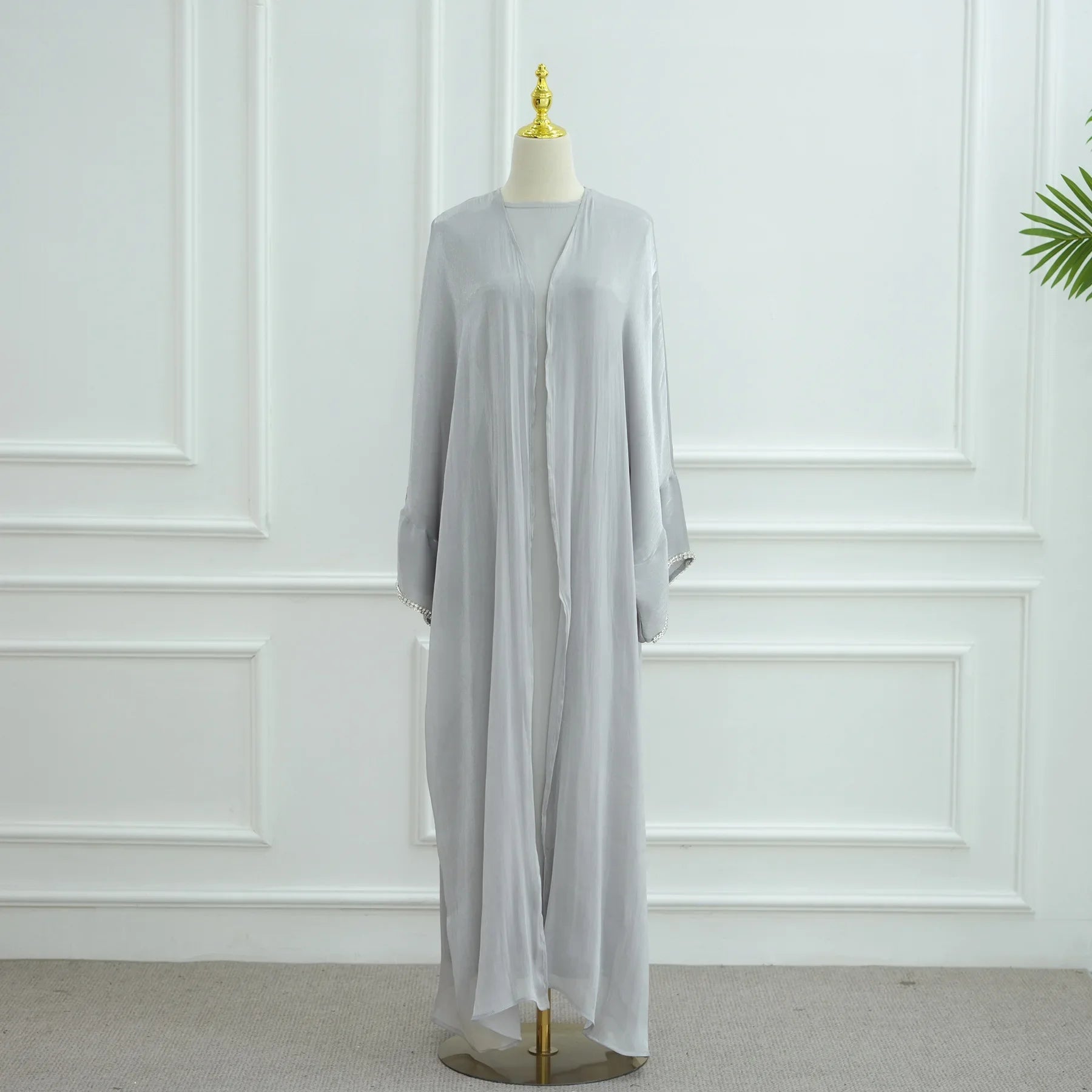 Abaya moderne fluide style Dubai chic