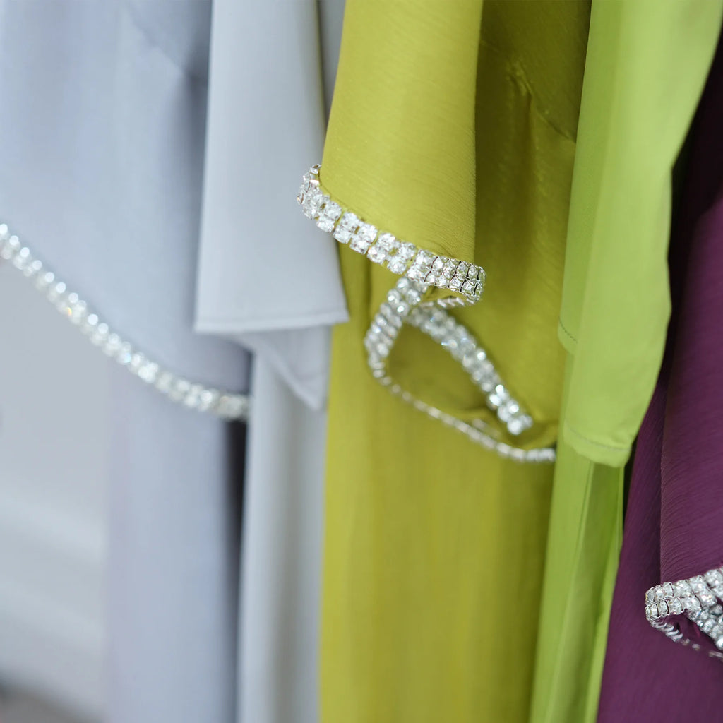 Abaya moderne fluide style Dubai chic