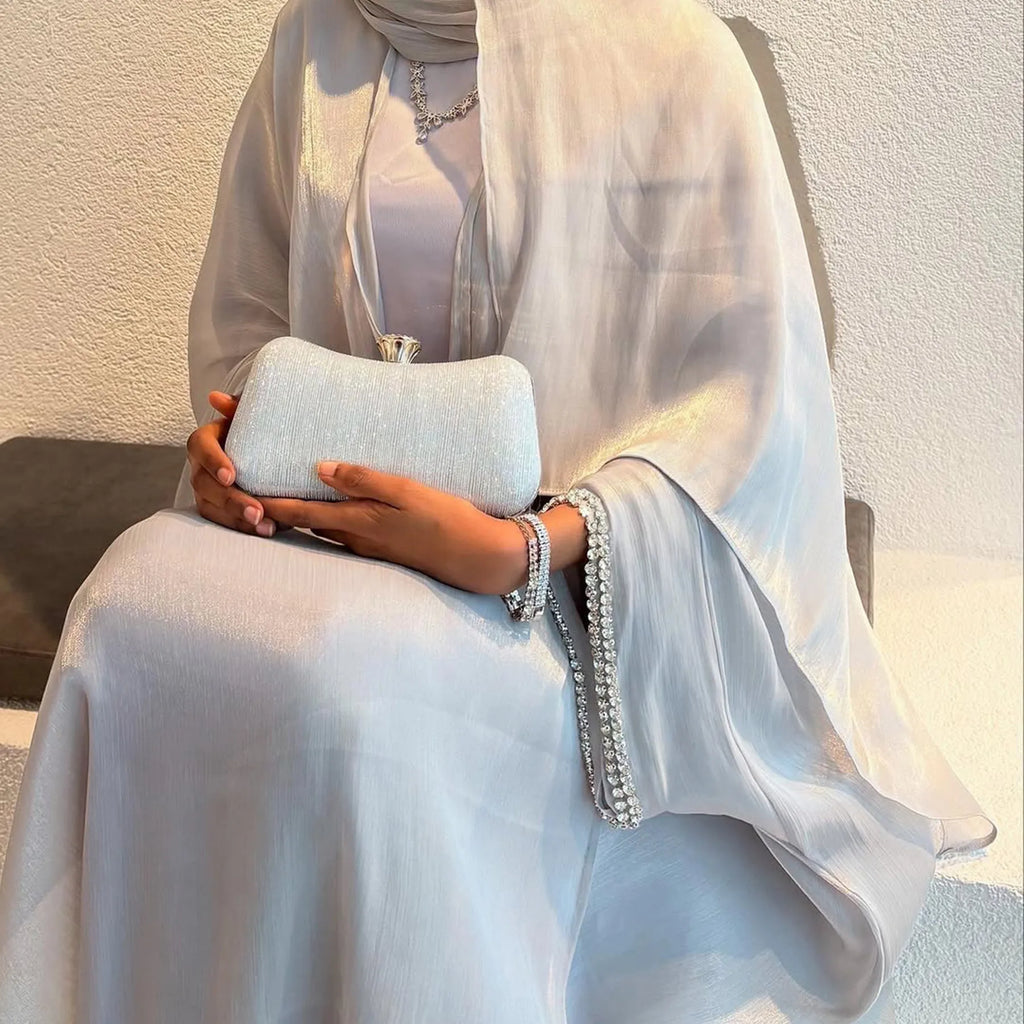 Abaya moderne fluide style Dubai chic