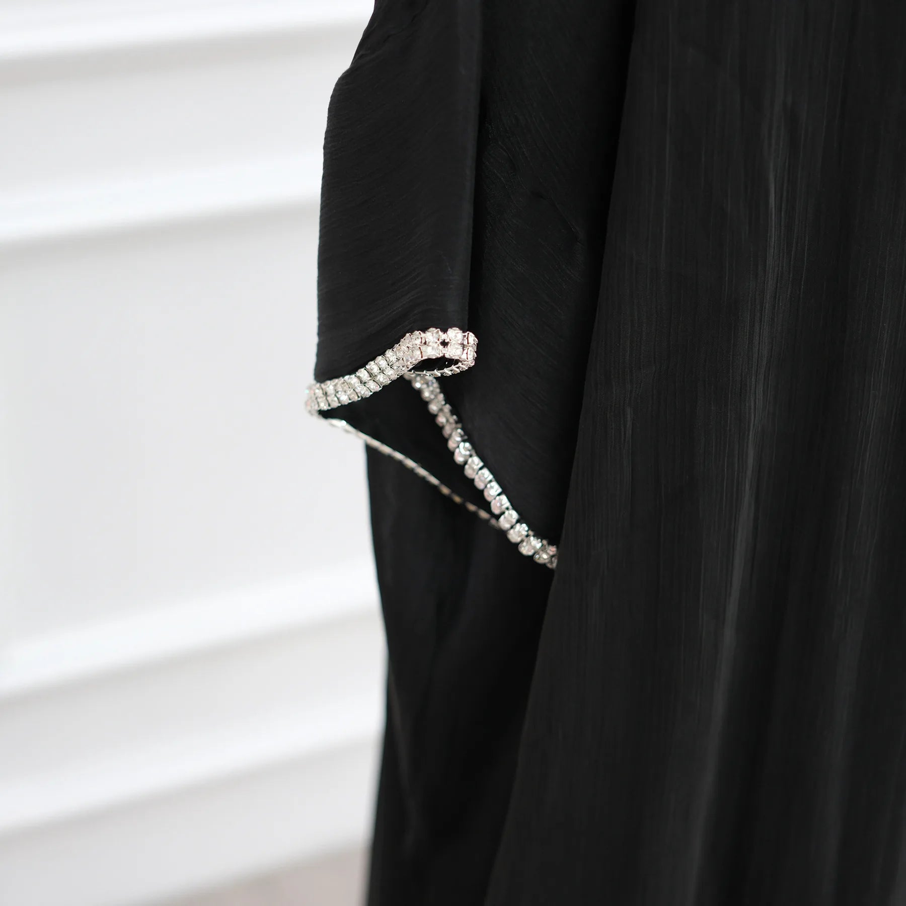 Abaya moderne fluide style Dubai chic