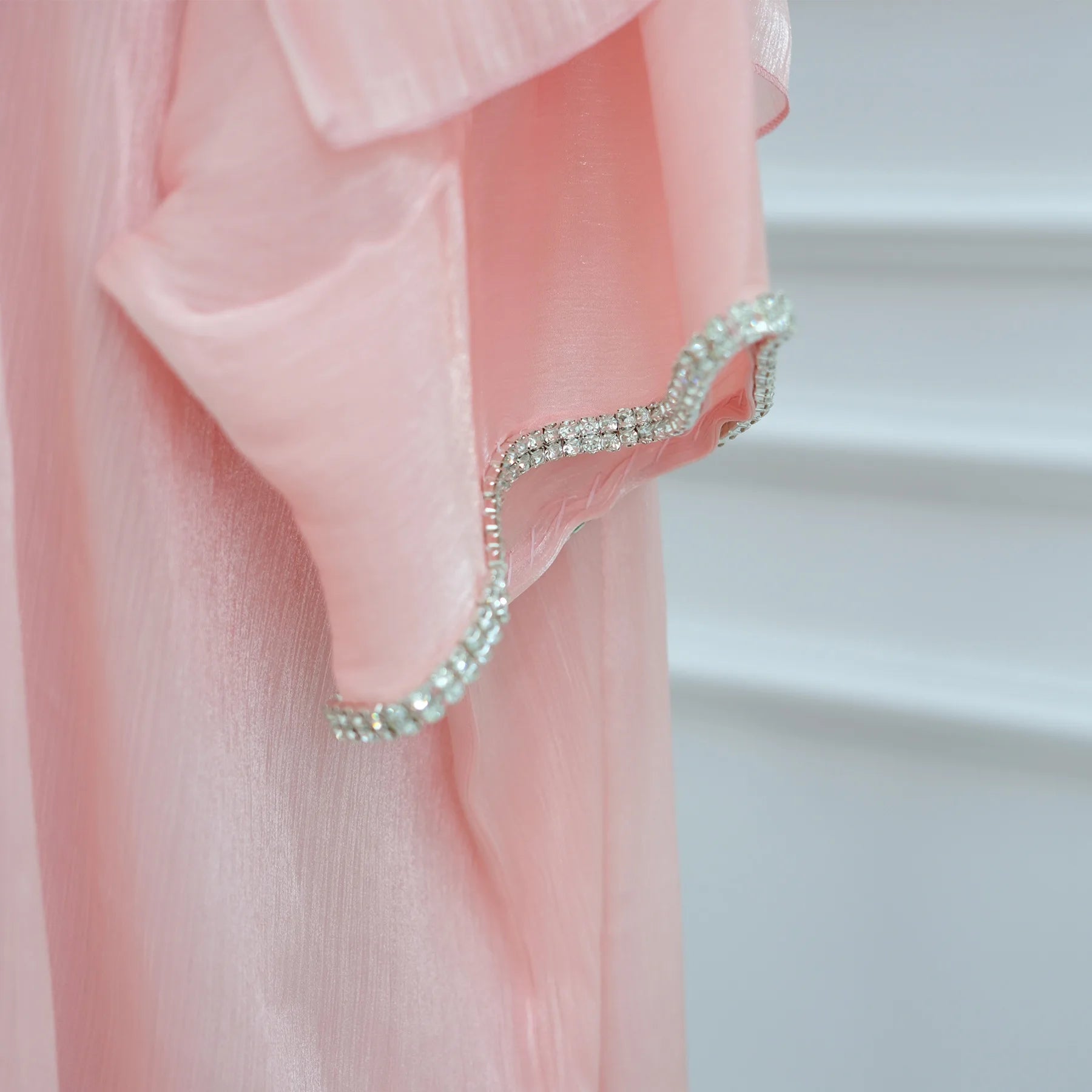 Abaya moderne fluide style Dubai chic