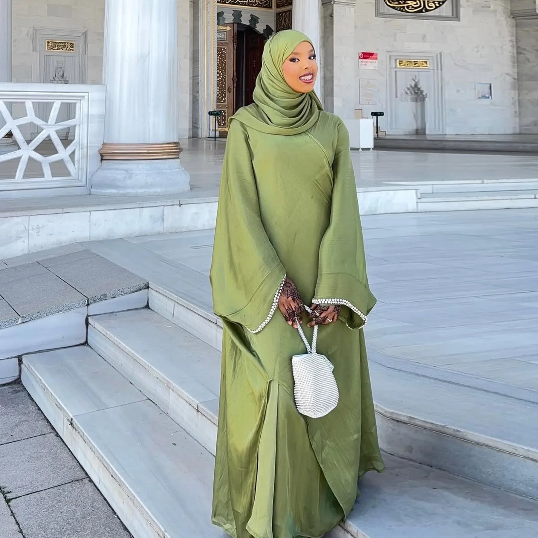 Abaya moderne fluide style Dubai chic