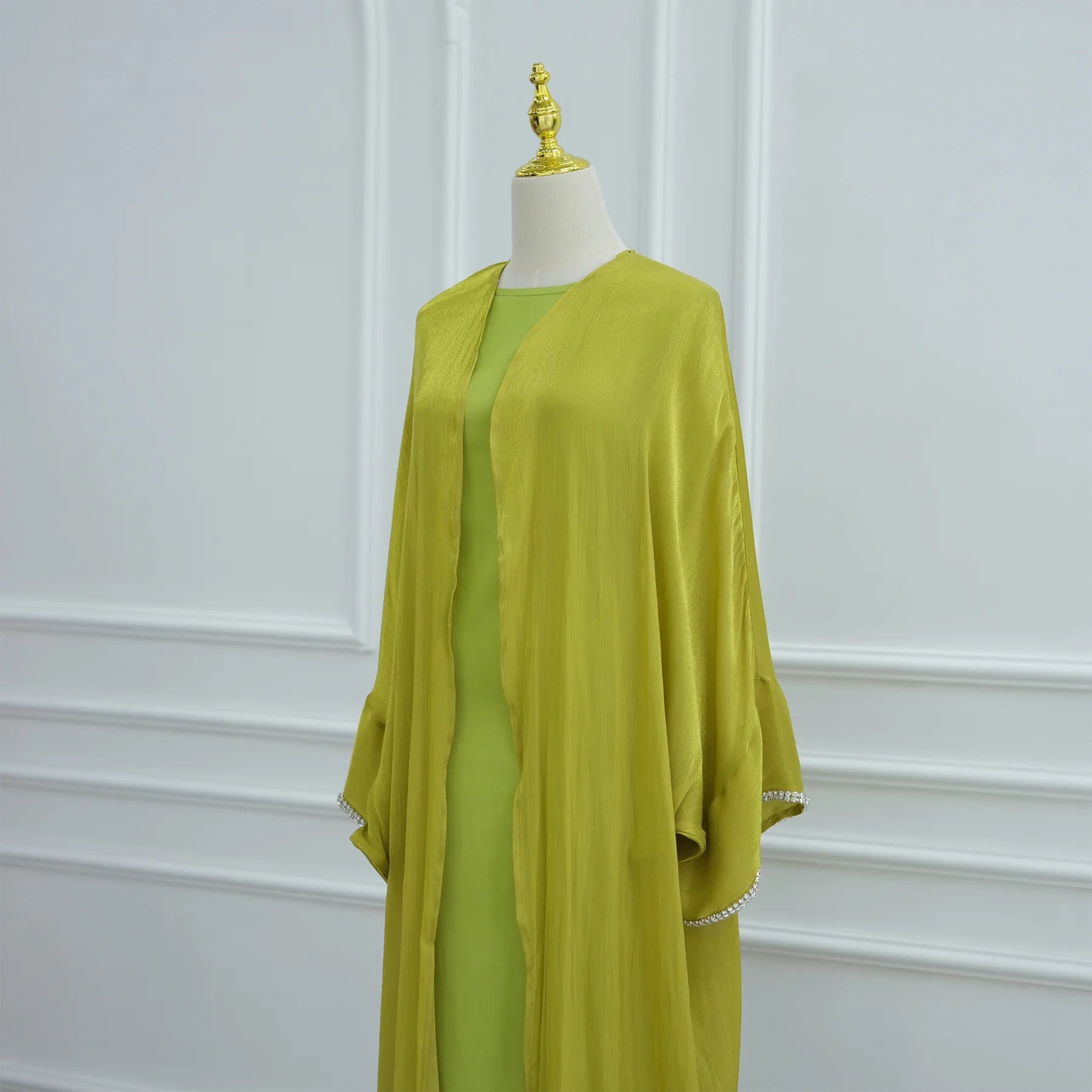 Abaya moderne fluide style Dubai chic