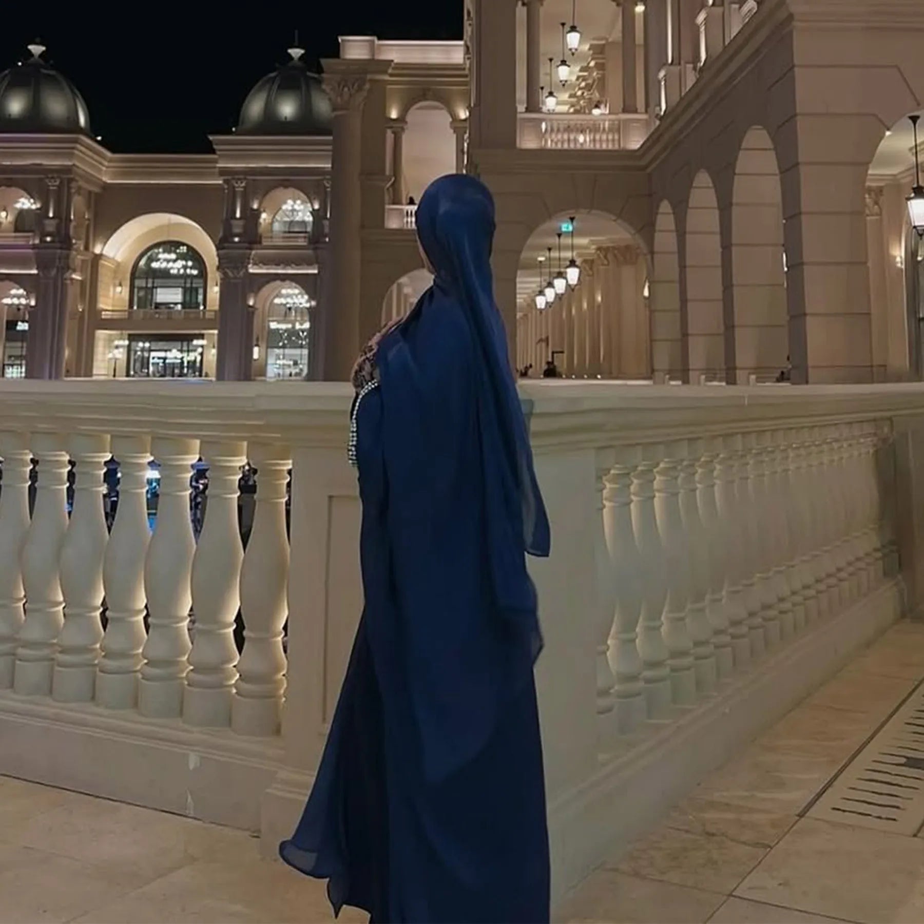 Abaya moderne fluide style Dubai chic