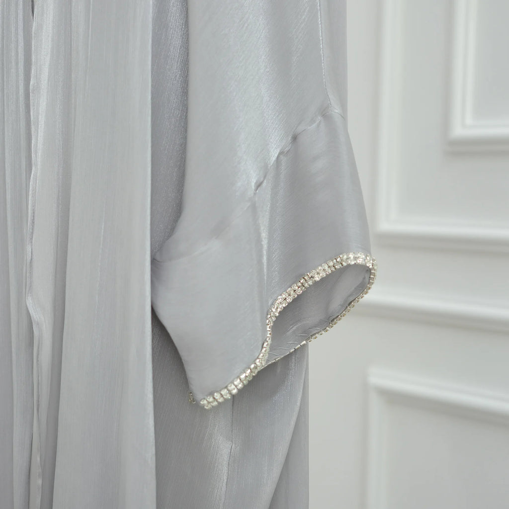 Abaya moderne fluide style Dubai chic