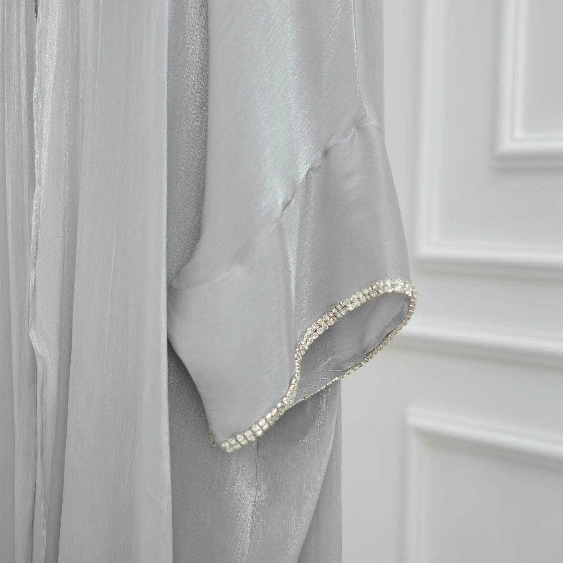 Abaya moderne fluide style Dubai chic