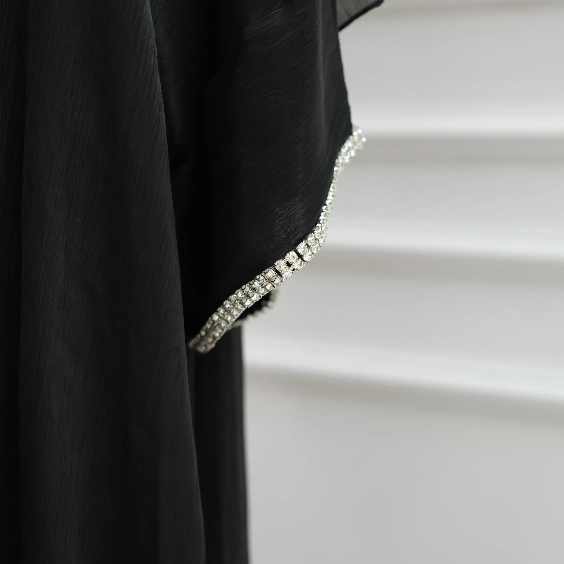 Abaya moderne fluide style Dubai chic