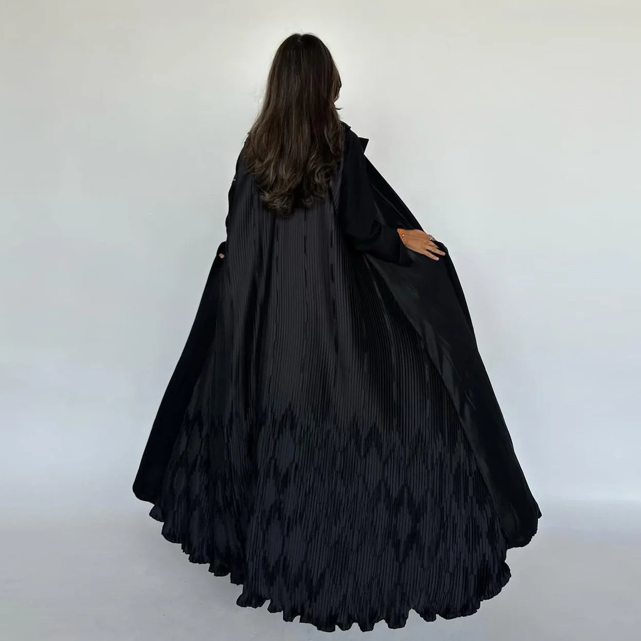 Ensemble Abaya Modeste Plissé Noir avec Hijab Assorti